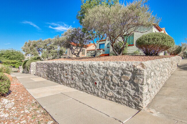 Building Photo - 801 McKelligon Dr