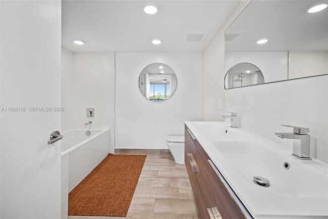 Building Photo - 9261 E Bay Harbor Dr