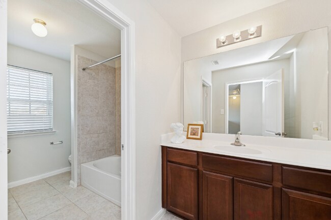Building Photo - 312 Magnolia Dr