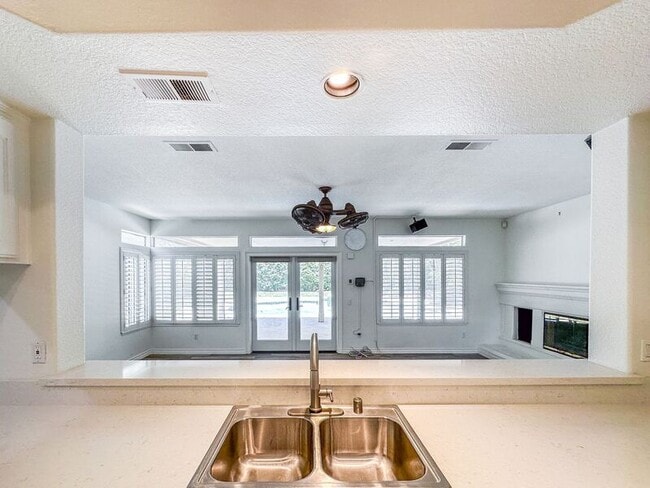 Building Photo - 32971 N Peak Dr