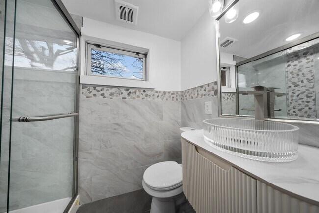 Building Photo - 1111 53rd St