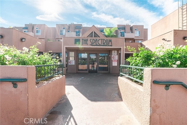 Building Photo - 450 E 4th St