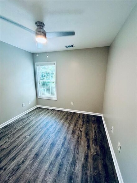 Building Photo - 3329 Chastain Gardens Dr NW