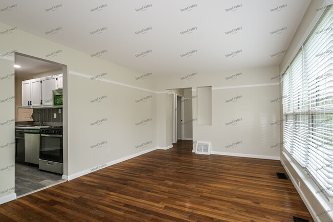 Building Photo - 850 Derhake Rd