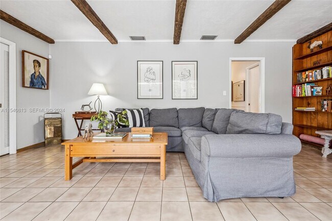 Building Photo - 10130 SW 70th Ave