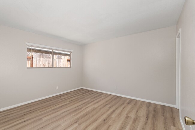 Building Photo - Gorgeous remodeled 3bd 2 bath home availab...