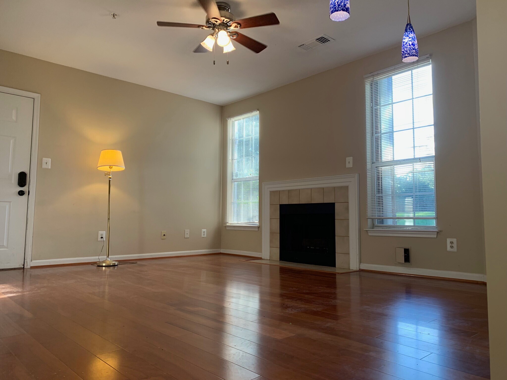 Celling fan - 20303 Beechwood Ter