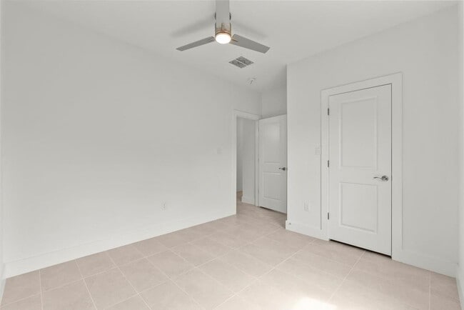 Building Photo - 512 2nd St