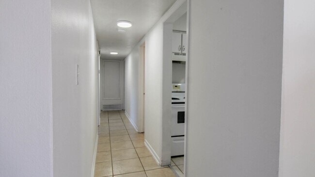 Building Photo - 119 Krueger St