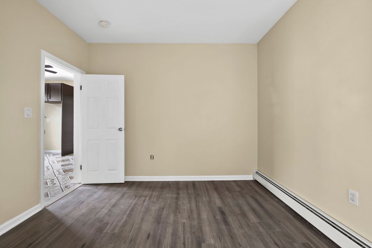 Building Photo - 162-166 Manchester Avenue, 4 Second Floor