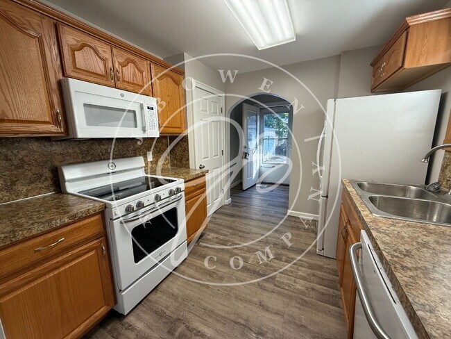 Building Photo - 2037 Berdan Ave