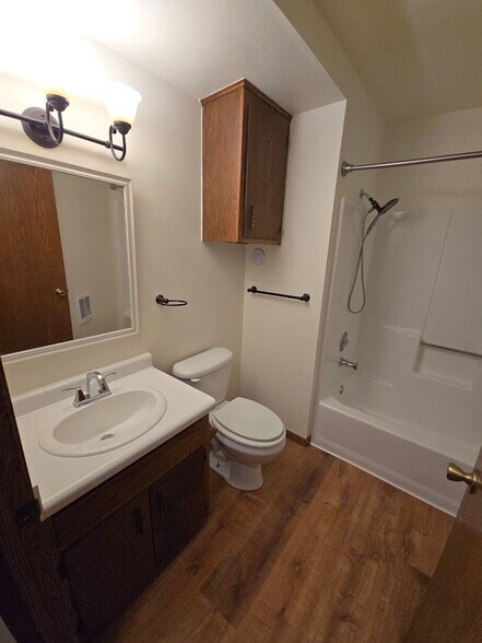 Bathroom - 141 Maple Ave S