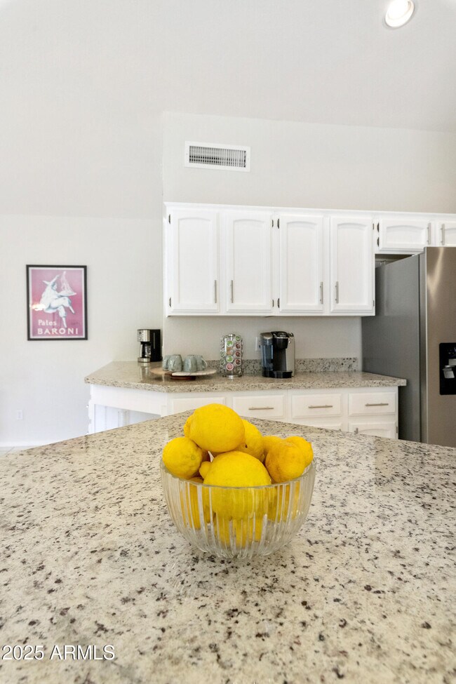 Building Photo - 11115 E Bellflower Ct