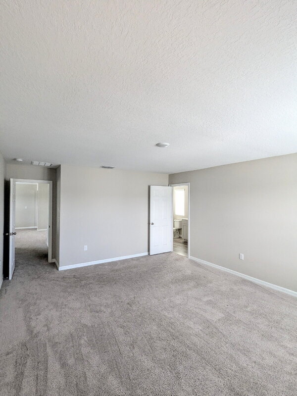 Building Photo - 13089 Oak Hill Way