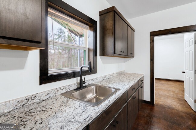 Building Photo - 620 Stiles Rd