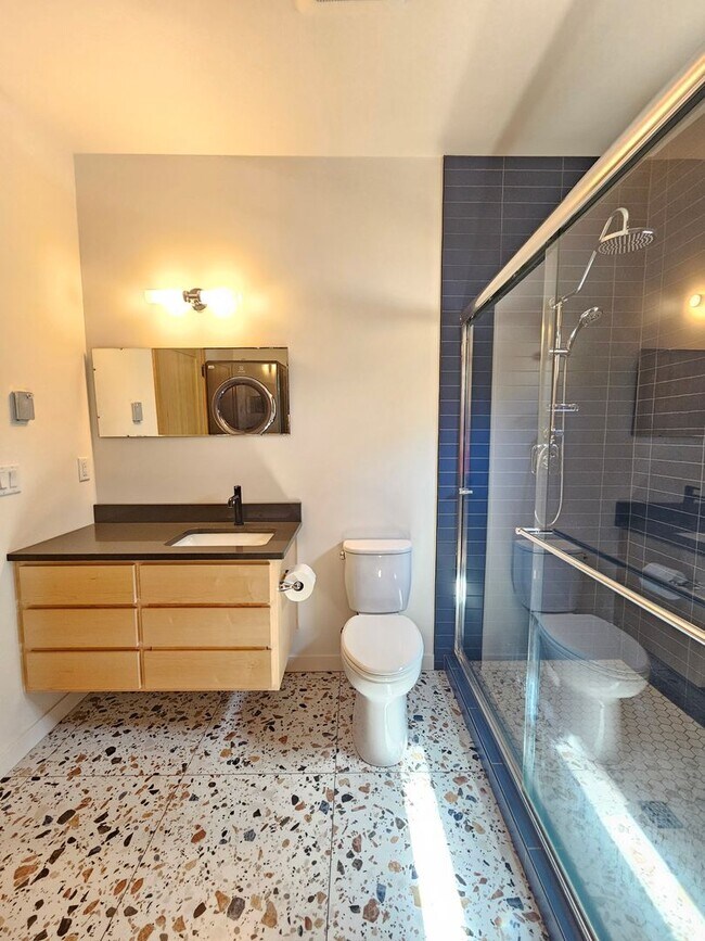 Building Photo - 825 S Montavilla Dr