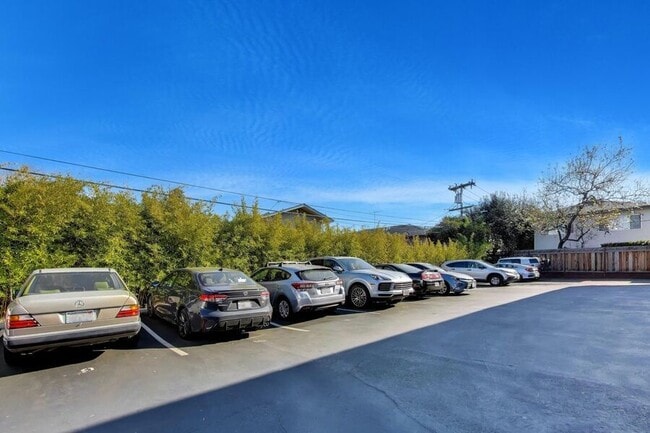 Building Photo - 1662 Hollenbeck Ave