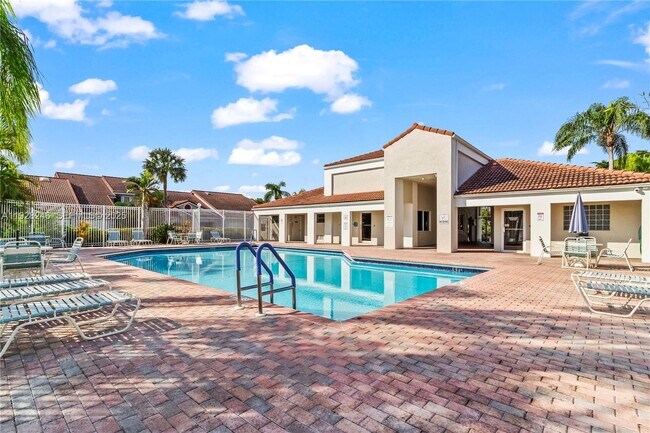 Building Photo - 7464 Pinewalk Dr S