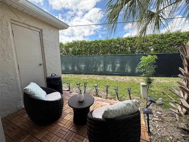 Building Photo - 20862 Vinesta Cir