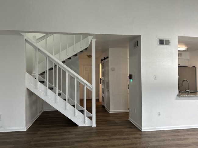 Building Photo - 5315 Cross Creek Dr