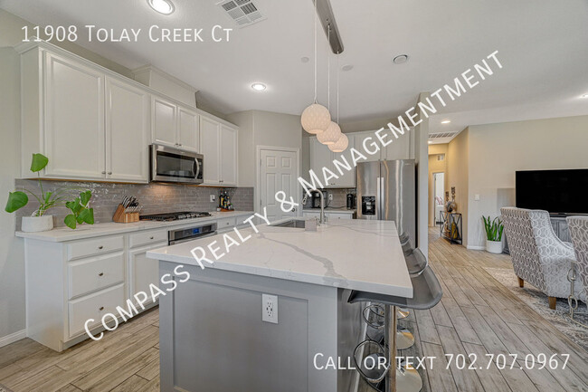 Building Photo - Fully Furnished Townhome in Summerlin