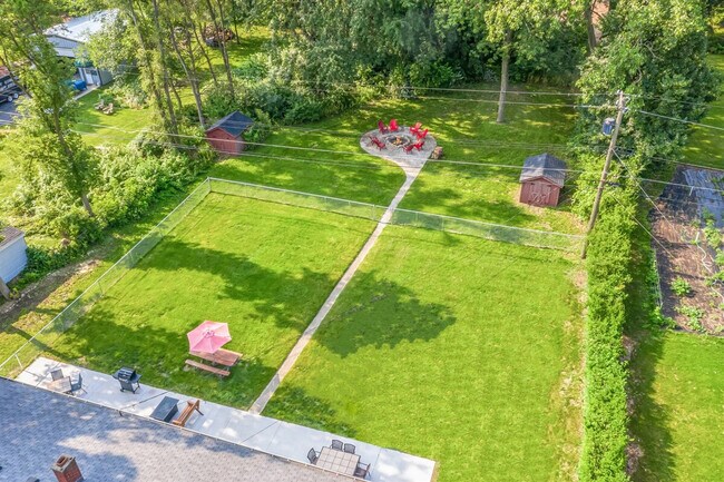 Building Photo - 8254 Mary Ann Ave