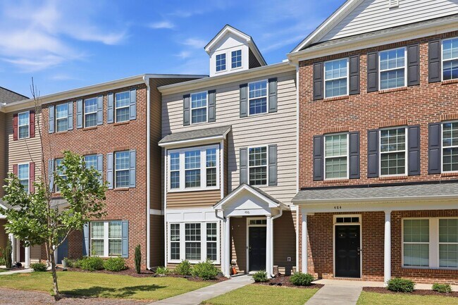 Building Photo - Modern 4BR Townhome with Washer/Dryer & Pet-Friendly Living in Morrisville!