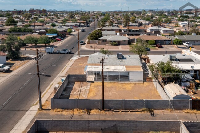 Building Photo - 3Bed/1.5Bath House at Northern Ave/31st Ave! Move-In Ready on 07/16/2026! -- NO HOA!