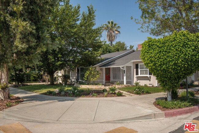 Building Photo - 4900 Ethel Ave