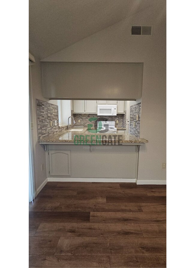 Building Photo - Now Available! Spacious 3 Bedroom, 2 Bathroom Home.