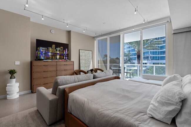 Building Photo - 50 South Pointe Dr