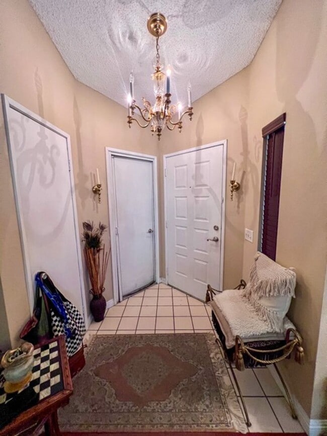 Building Photo - 2 bedroom Temecula home with a big backyar...