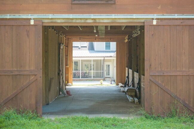 Building Photo - 760 Implement Rd