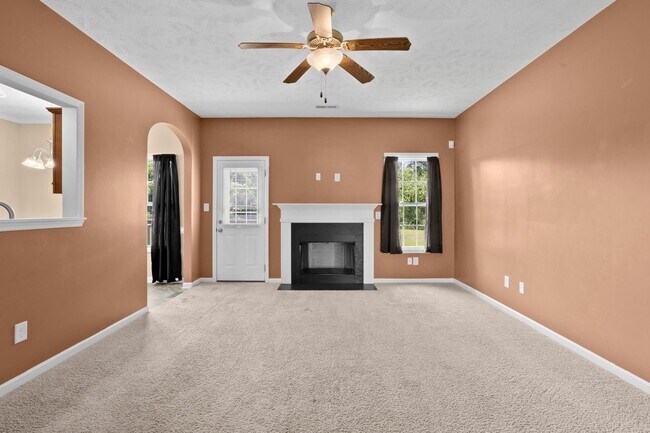 Building Photo - 215 Classy Ct