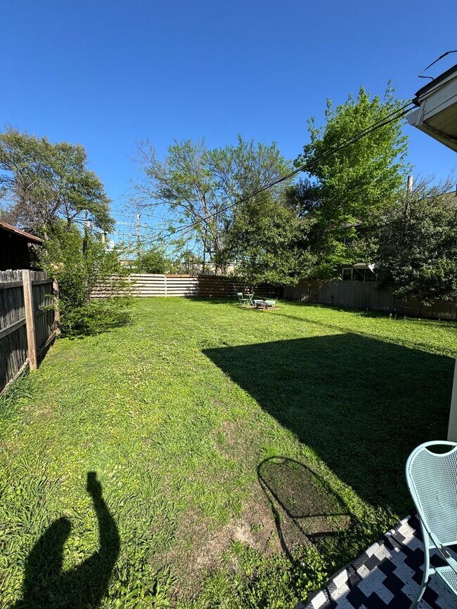 Building Photo - Historic 3 bedroom Home in downtown Clarks...