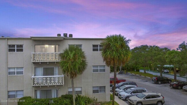 Building Photo - 223 Columbia Dr