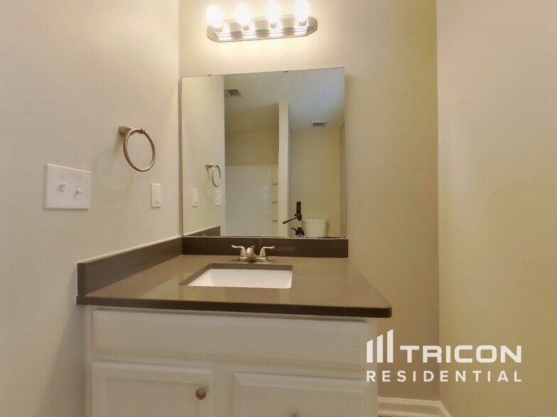 Building Photo - 129 Honey Tree Rd