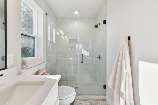 Building Photo - 25 Woodacre Dr