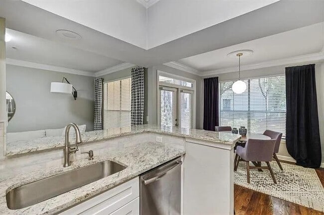 Building Photo - 3777 Peachtree Rd NE