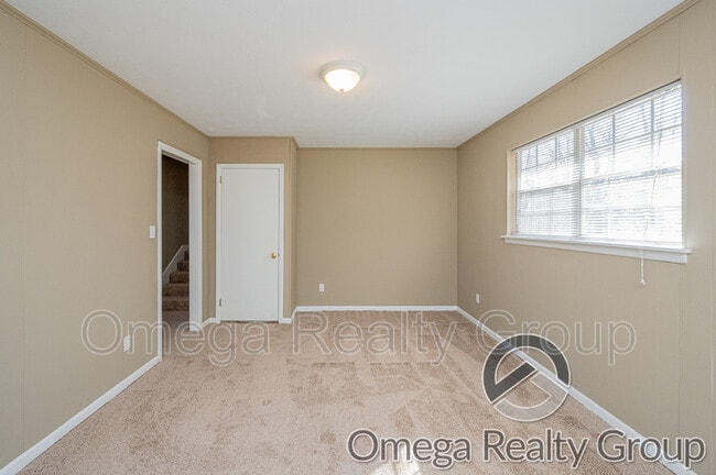 Building Photo - 504 Roselle Ln
