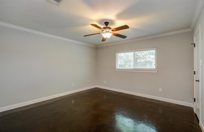 Building Photo - 9426 Charter Ridge Dr