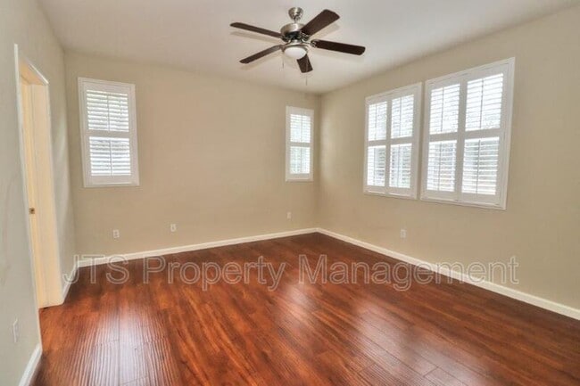 Building Photo - 217 Barnhill Dr