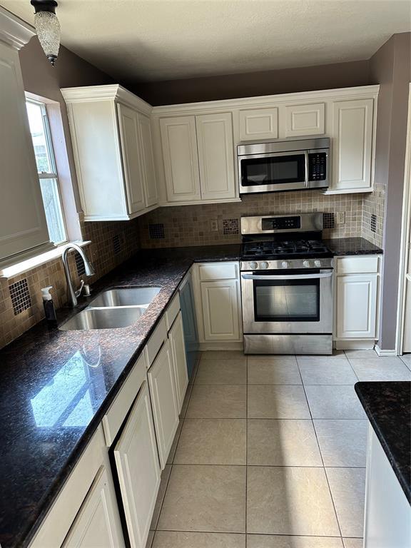 Building Photo - 21611 Bowcreek Ln