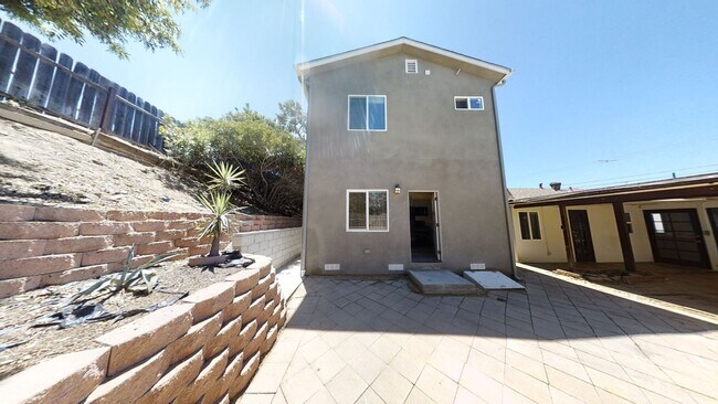 Building Photo - 4BD/2BA on Tipton!