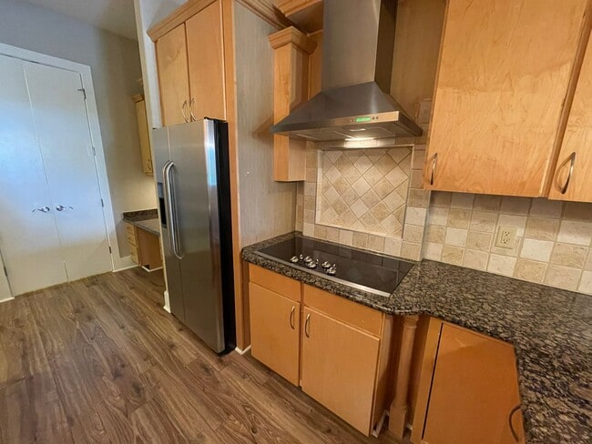 Building Photo - Spectacular 1-Bed/1-Bath w/ Office and STO...