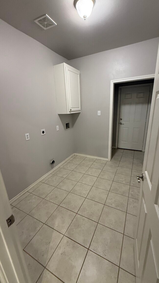 Building Photo - 1416 Shirley Way