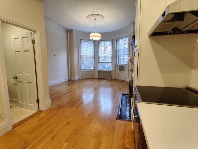 Building Photo - 394 Marlborough St