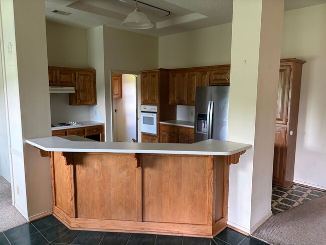 Building Photo - 3 Bedroom and 2 Bathroom House