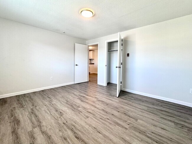 Building Photo - 50-58 Walnut Street Unit 11