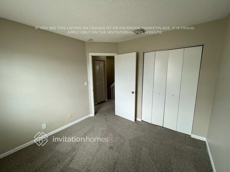 Building Photo - 4728 SW 13th Pl